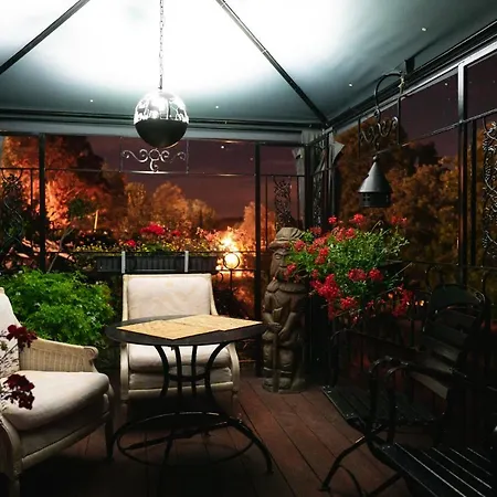I Goscinne Salon Z Kominkiem Dworek Niespodzianka Z Duzym Ogrodem Quarto em Acomodações Particulares *